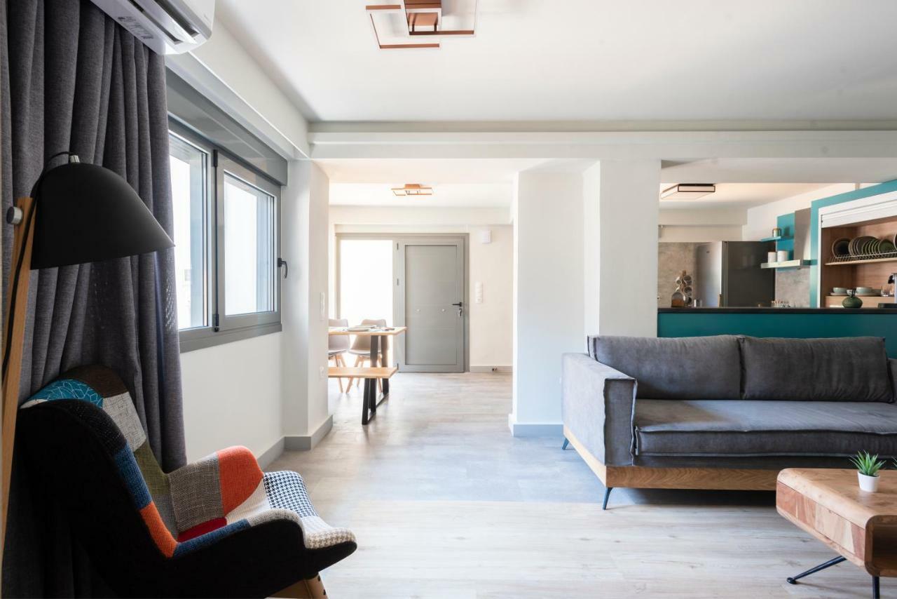 Groundfloor 2Br Apt With Smallyard Near The Heart Of Kalamata Bagian luar foto