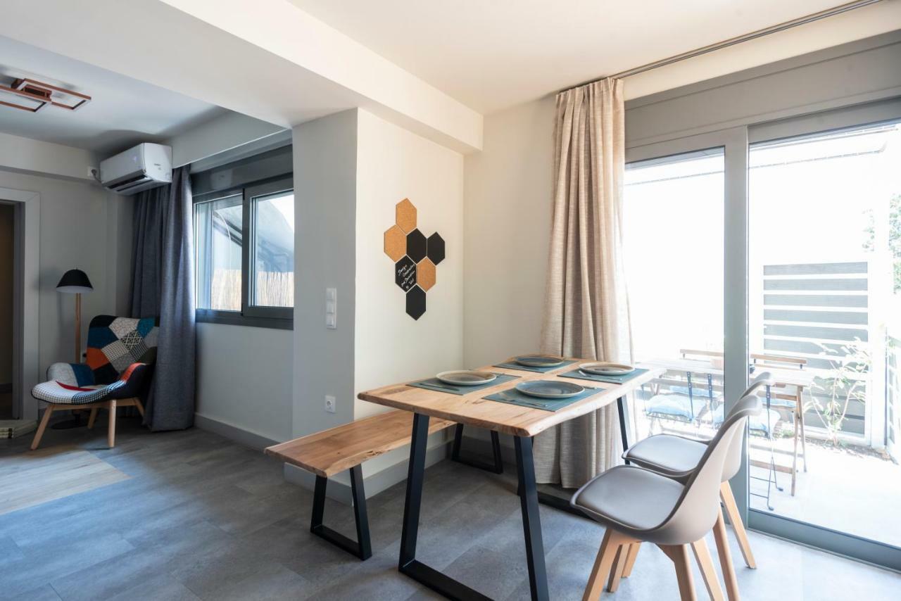 Groundfloor 2Br Apt With Smallyard Near The Heart Of Kalamata Bagian luar foto